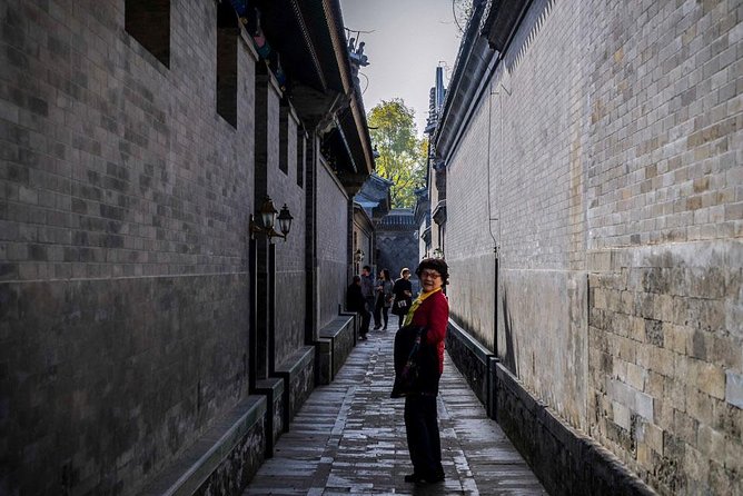 3-Hour Private Hutong Walking Tour with Drum Show at Drum Tower and Tea Tasting - Houhai and the old lanes around Back Lakes