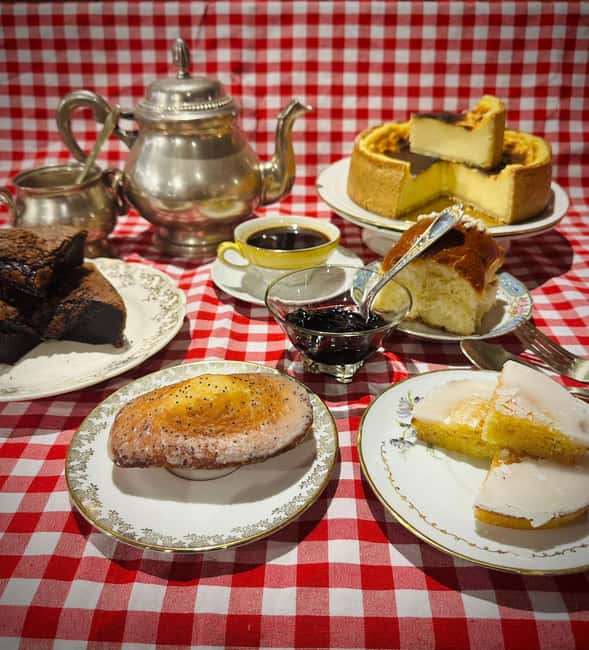 A French "Tea Time" in Paris - What you actually eat and drink