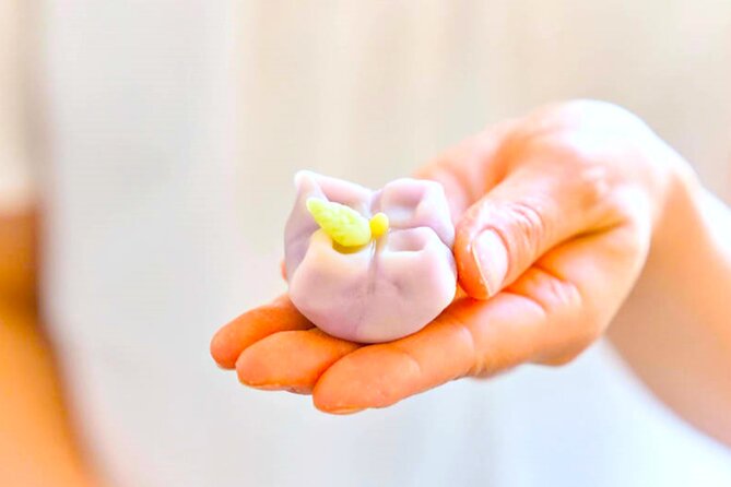 A perfect Japanese experience: Tea Ceremony and Mochi Forming - Moving into the tea room
