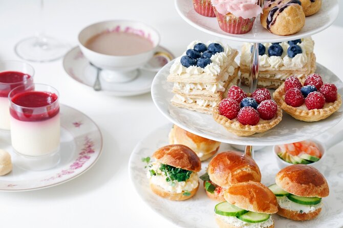 Afternoon High Tea in Burj Al Arab with Transfer - Piano music and the pace of the visit