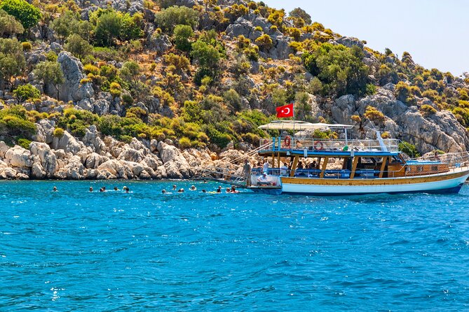 Antalya: Old Town Walking Tour incl. Turkish Tea and Baklava - Hadrian’s Gate brings Roman Antalya into focus
