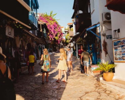 Antalya: Old Town Walking Tour with Turkish Tea and Baklava