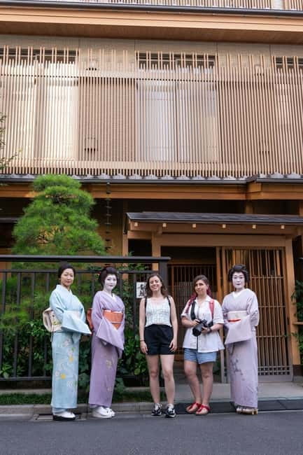 Asakusa: Geisha Performance and Tea House Experience - The dance, costumes, and live shamisen
