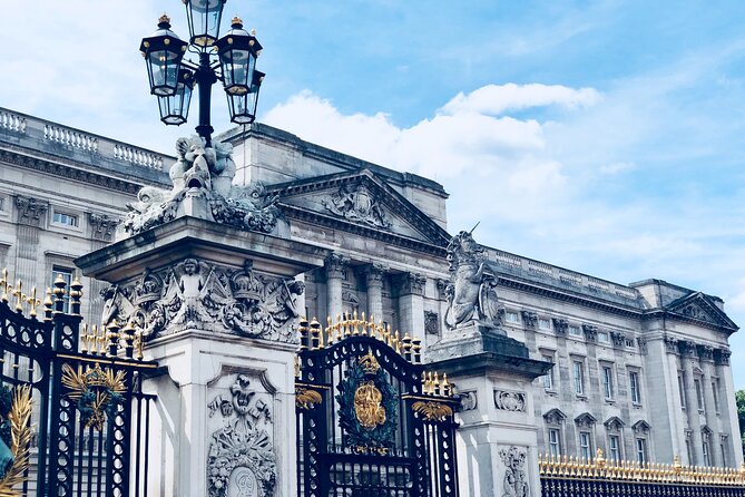 Buckingham Palace, St James Palace & Tea at Kensington Palace - Royal Albert Hall and the Albert Memorial