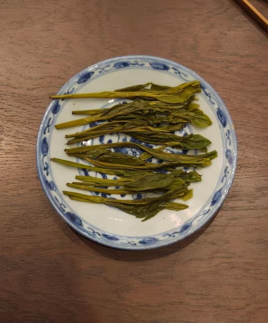 Busan: Join a Tea Ceremony & Create a Calligraphy Memento - Turning tea into calligraphy