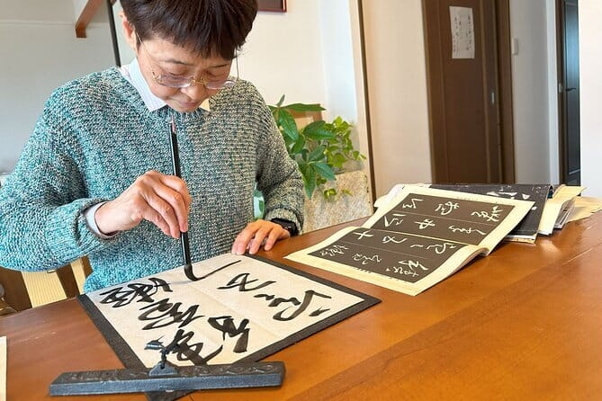 Calligraphy and Matcha in a Warm Kumamoto Home - A quiet morning inside a Kumamoto home