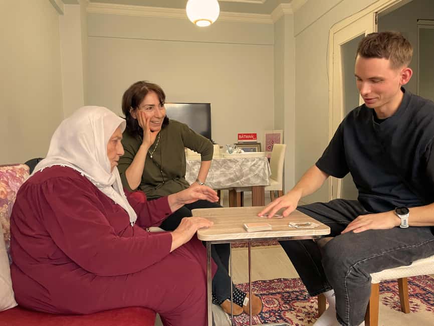 Card Game and Afternoon Turkish Tea with Local Grandma - Finding the Apartment in Beşiktaş