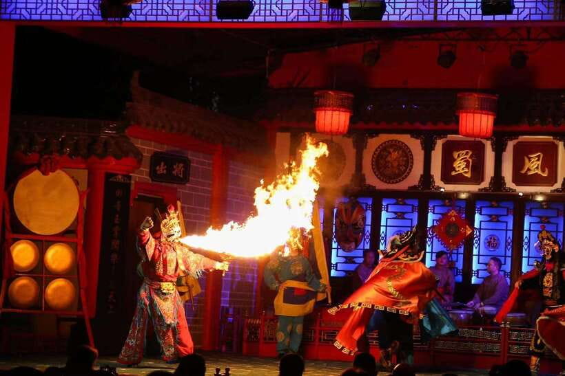 Chengdu: Sichuan Opera Show ShufengYayun & Covered Bowl Tea - Collecting your ticket on Qintai Road