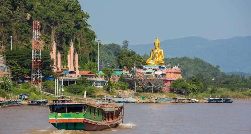Chiang Rai: 7 Major Sites, Golden Triangle & Tea Plantation - Blue Temple: modern color with a religious purpose