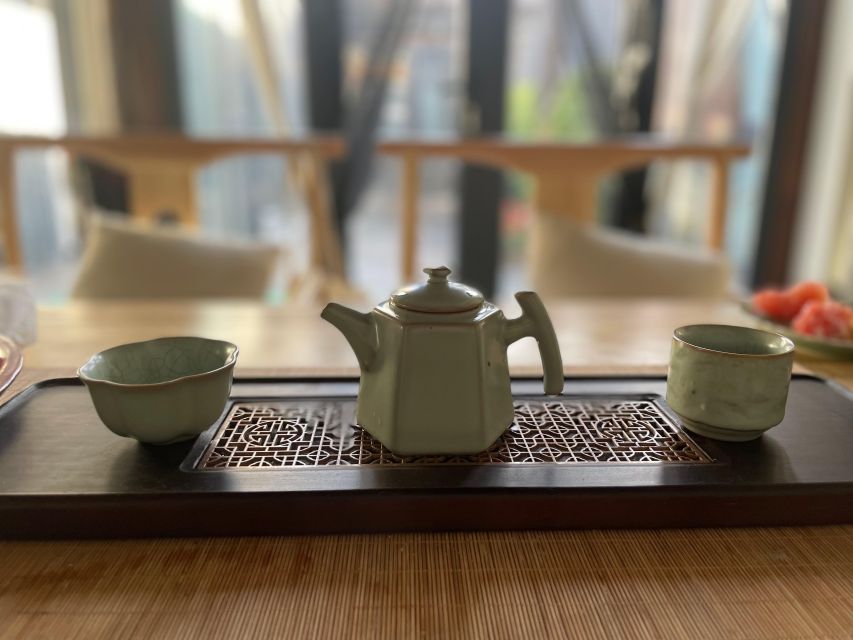 Chinese Tea ceremony in Beijing Hutong courtyard - A quiet tea break beside Beijing’s biggest sights