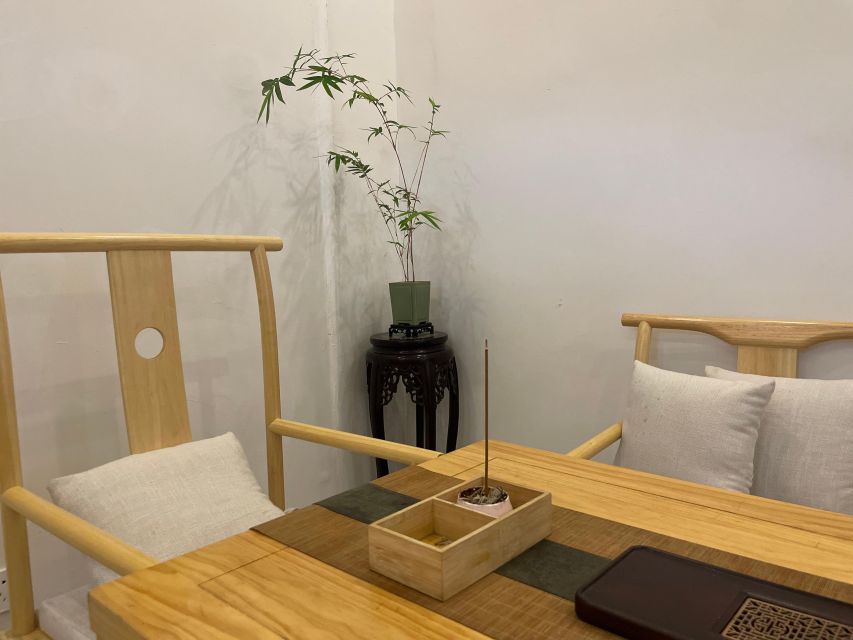 Chinese Tea ceremony in Beijing Hutong courtyard - Snacks that make the tasting feel complete