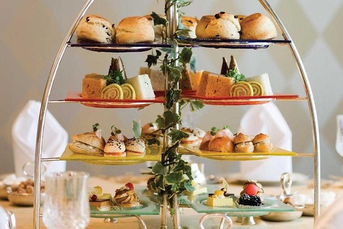 Dubai Frame with the Afternoon Tea at Burj Al Arab with transfers - A smart contrast between old Dubai and high-gloss Dubai
