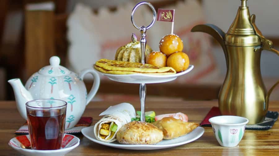 Dubai: Sunset Cruise on Traditional Boat & Emirati High Tea - Why sunset timing matters on this one-hour cruise