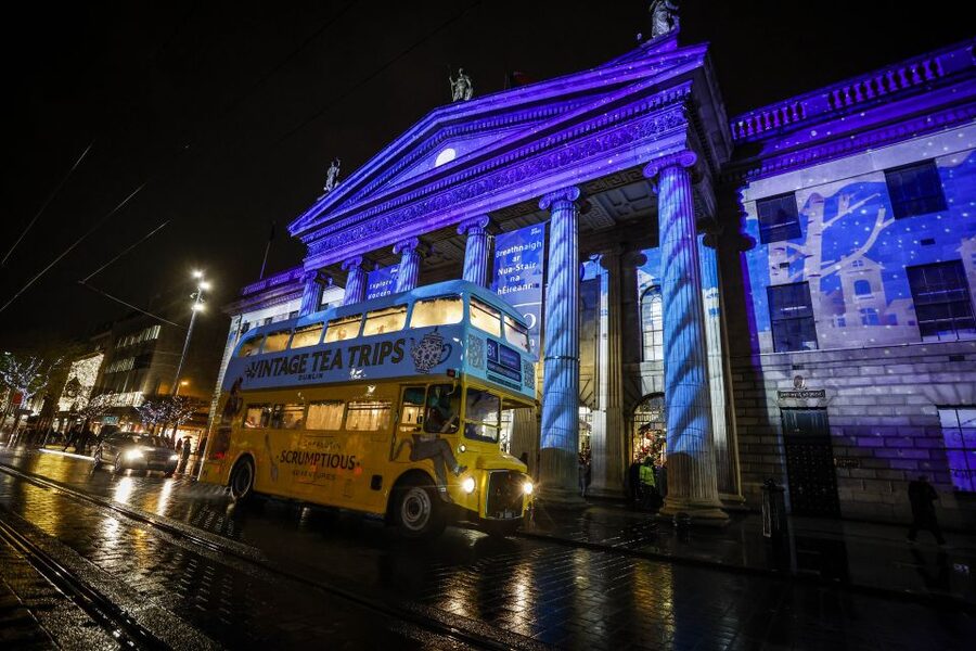 Dublin: Christmas Lights Festive Bus Tour with Afternoon Tea - Why the live commentary matters