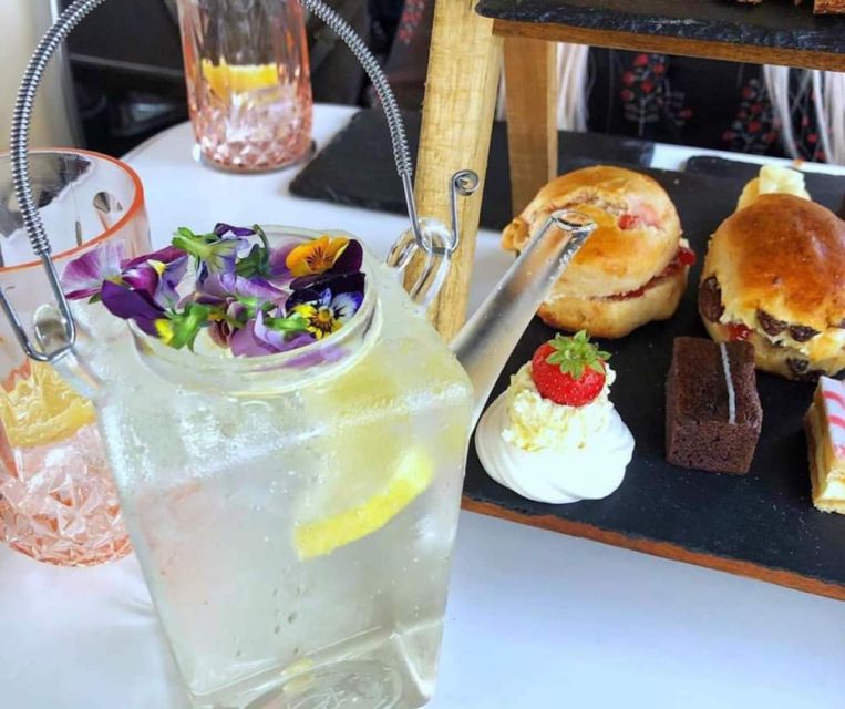 Edinburgh: Vintage Bus Tour with Afternoon Tea or Gin - The route from Waterloo Place to Edinburgh’s main sights