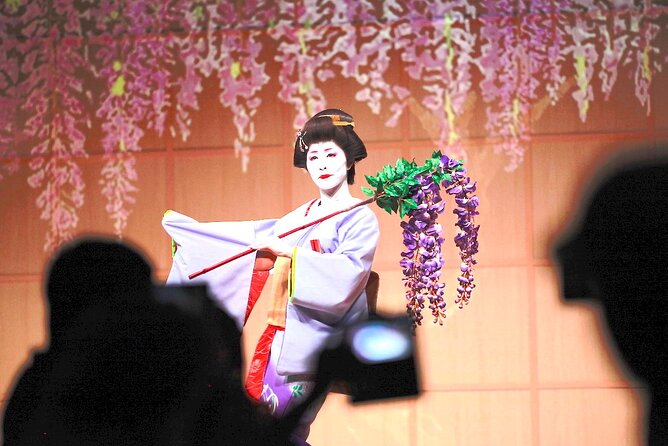 EDOCCO Tea House–A Quick Dive into Japanese Traditional Culture - Wearing Kimono for an Edo-Style Photo