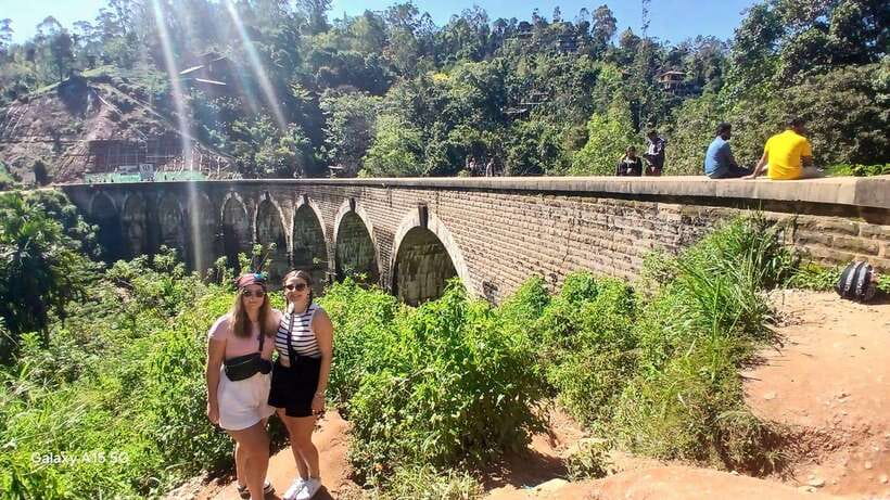 Ella: 9 Arches Bridge, Little Adam's Peak, Tea Factory - Key points at a glance