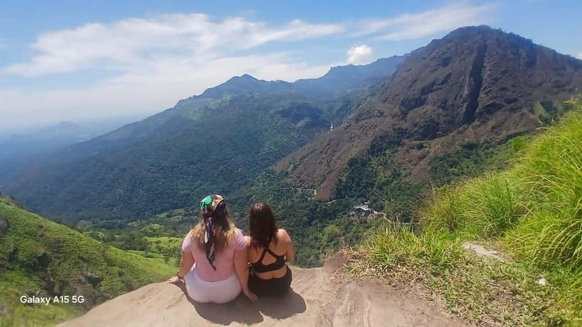 Ella: 9 Arches Bridge, Little Adam's Peak, Tea Factory - Guide service can make or break the day