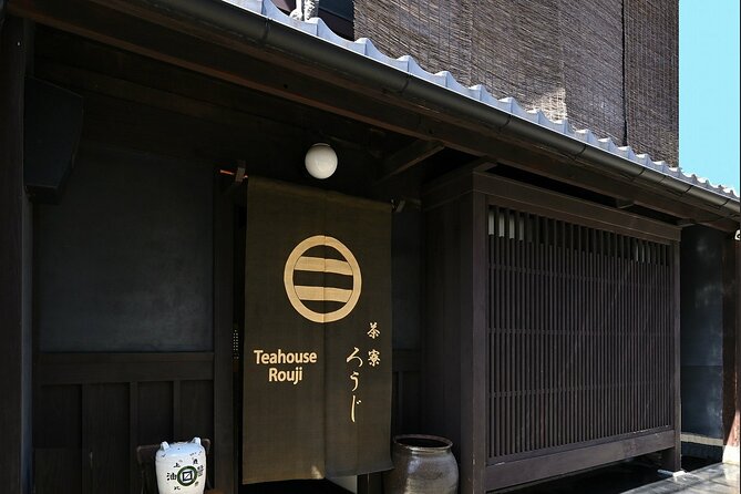 Experience a tea ceremony in an authentic tearoom, in Kyoto! - Group size, comfort, and accessibility