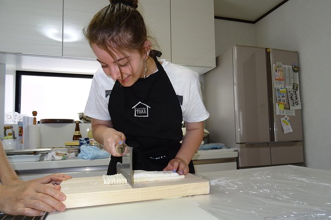 Experience all of Japanese culture and Japanese food experience classes "origami, udon, Japanese food, green tea, calligraphy" in 4 hours - Making udon by stepping on the dough