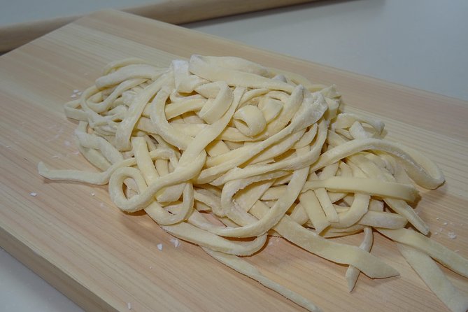 Experience all of Japanese culture and Japanese food experience classes "origami, udon, Japanese food, green tea, calligraphy" in 4 hours - Matcha, Japanese sweets, and a quieter finish