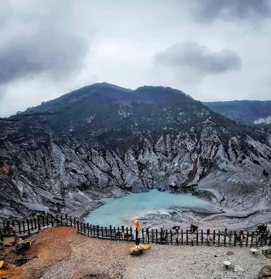 From Jakarta : Volcano, Tea & Rice Fields, Hot Spring - Lunch in Bandung with a local focus