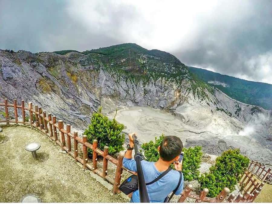 From Jakarta : Volcano, Tea & Rice Fields, Hot Spring - The 7 am departure and the road to West Java