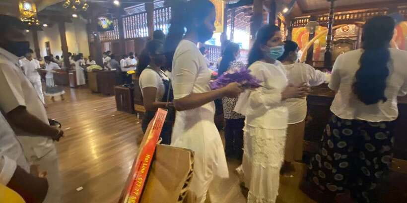 From west coast: Kandy, Tooth temple, Botanical & Tea garden - Entering Kandy’s Temple of the Sacred Tooth Relic