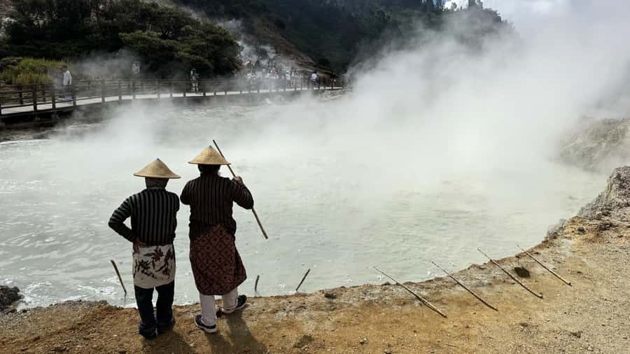 From Yogyakarta: Dieng Tour, Golden Sunrise & Tea Plantation - Why Sikunir sunrise is worth the midnight pickup