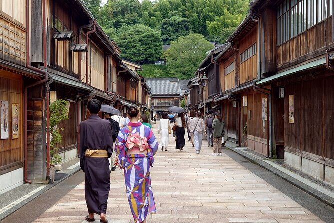 Full-Day Tour from Kanazawa: Samurai, Matcha, Gardens and Geisha - Kanazawa Castle and Kenrokuen Garden