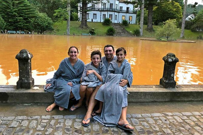 Furnas in a Private Evening - Tea, Cozido Dinner and Hot Springs - Furnas Lake shows how dinner is cooked