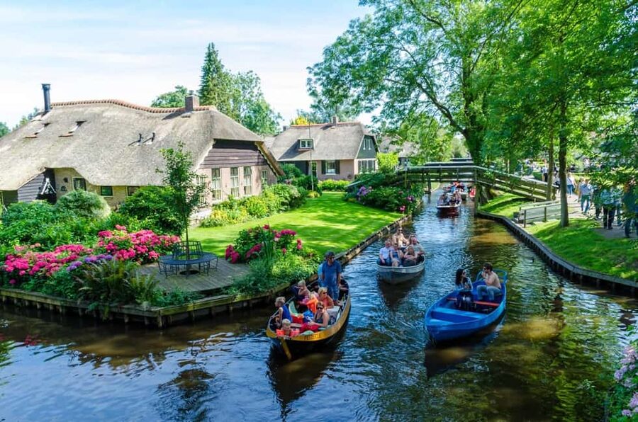 Giethoorn : 1 Hour Canal Cruise in Village With Coffee/Tea - Key Points at a Glance