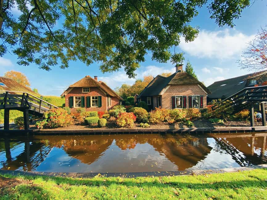 Giethoorn : 1 Hour Canal Cruise in Village With Coffee/Tea - A Quiet Electric Boat with Seats That Make Sense