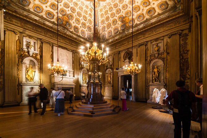 Guided Kensington Palace Tour, Royal Guard Change & Afternoon Tea - Starting at the Guards Memorial at 10 a.m.