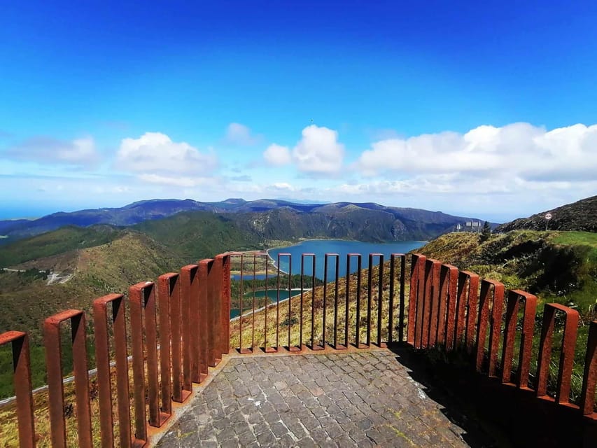 Half Day Fire Lake, Pineapple & Tea by SUV - Climbing Pico da Barrosa to see Fire Lake