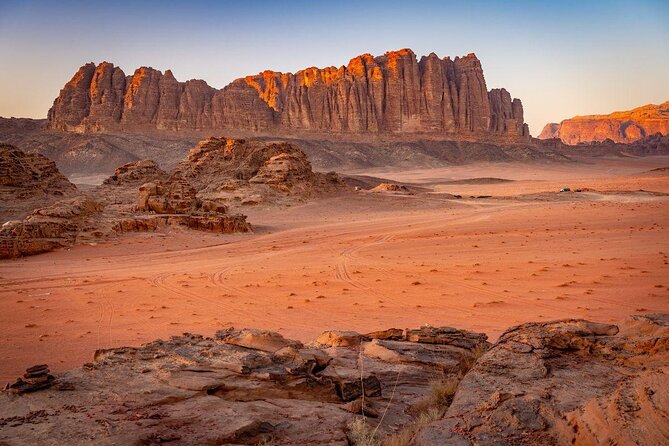 Half day Jeep Tour in Wadi Rum incl. water and Bedouin tea - A Four-Hour Route Through Wadi Rum