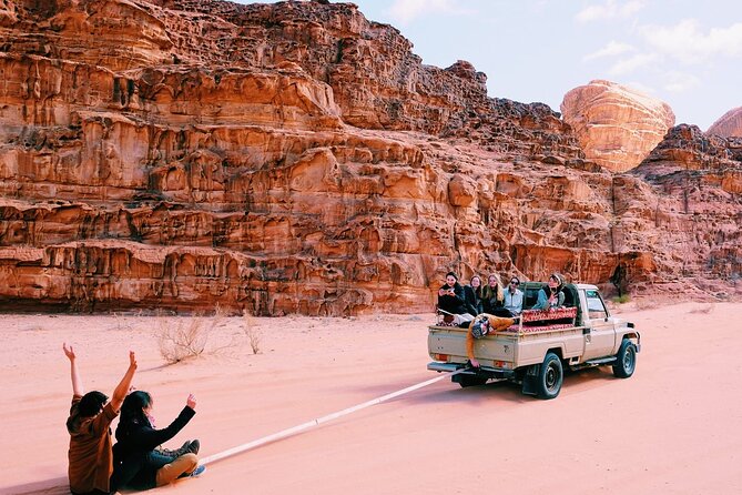 Half day Jeep Tour in Wadi Rum incl. water and Bedouin tea - Small Arch and Um Frouth Rock Bridge