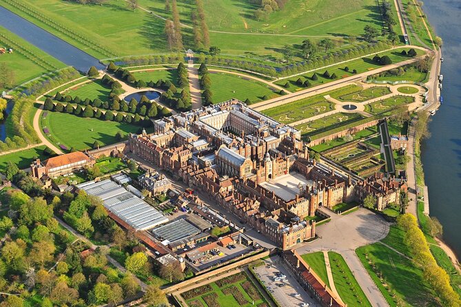 Hampton Court Guided Tour. Full day Access & High Tea - Meeting at Hampton Court station at 11 a.m.