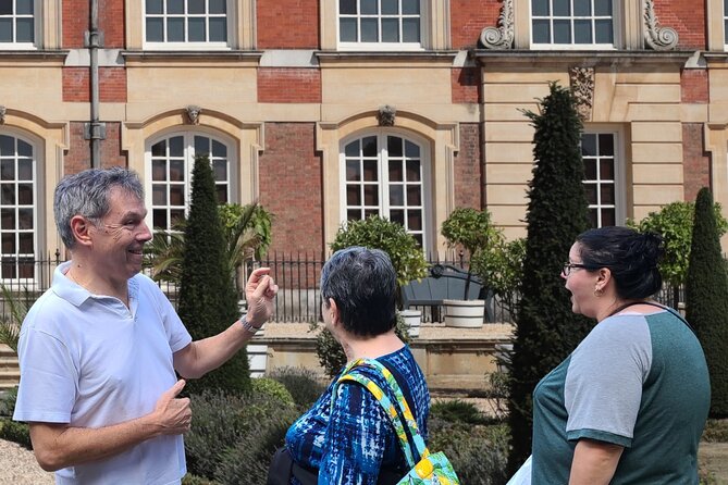 Hampton Court Guided Tour. Full day Access & High Tea - Who should book it