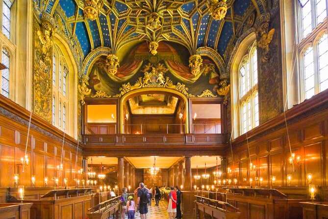 Hampton Court Guided Tour. Full day Access & High Tea - Two hours inside the palace