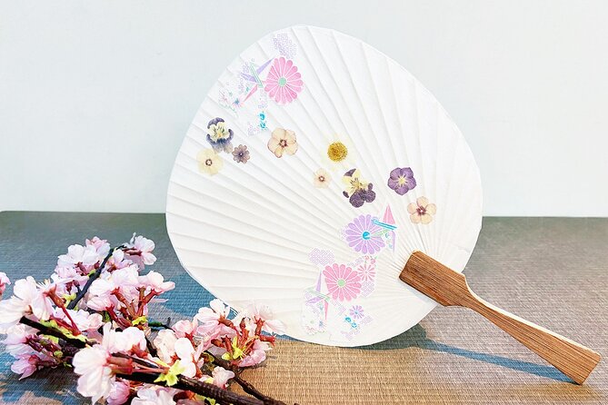 Hands-On Japanese Craft in Tokyo with Mochi Wagashi & Matcha - The atmosphere and level of support
