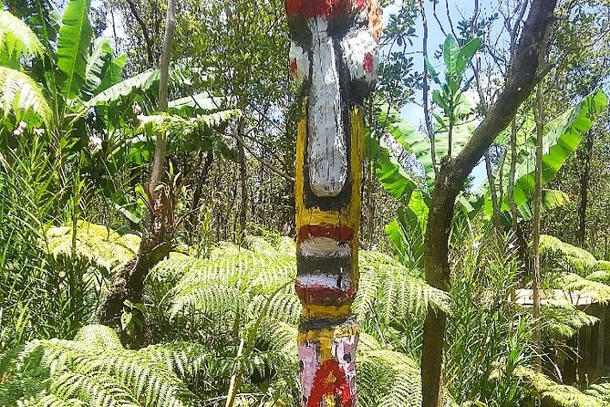 Hawaiian Tikis and Guava Tea - Walking the uneven lava-flow path