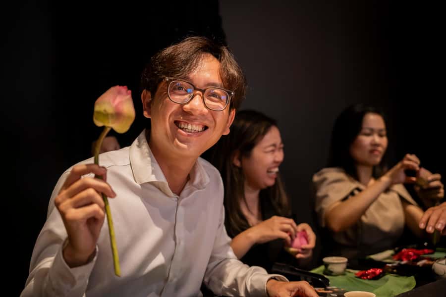 Ho Chi Minh City: Vietnamese Lotus Tea Culture Experience - The opening lesson on Vietnamese tea customs