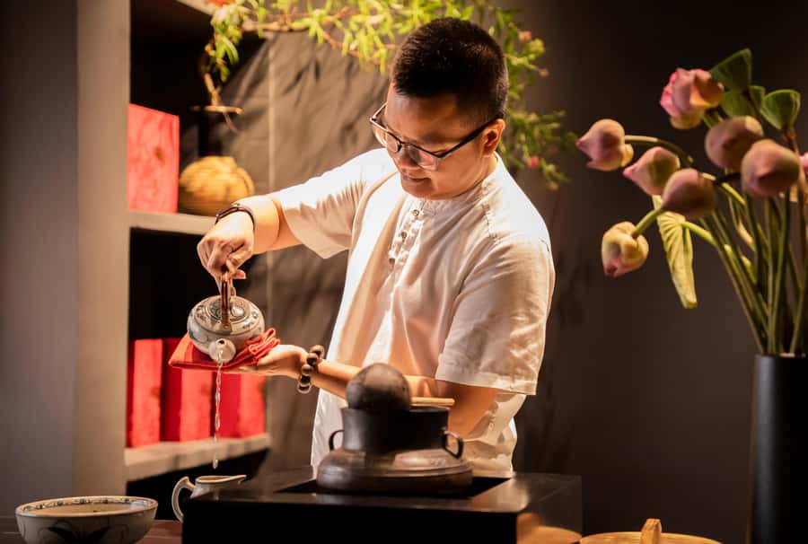 Ho Chi Minh City: Vietnamese Lotus Tea Culture Experience - Tasting Tay Ho Lotus Tea slowly