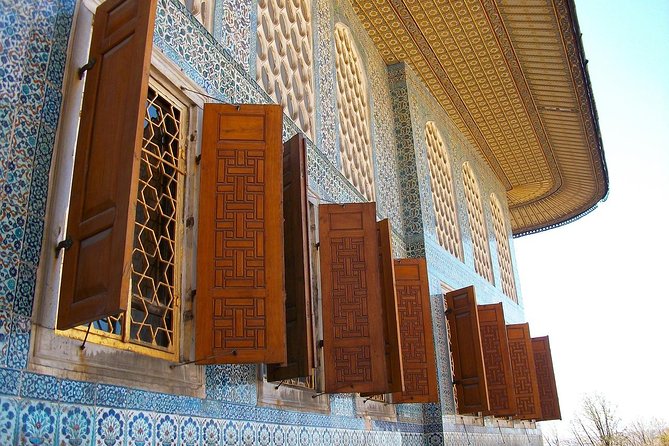 Istanbul Highlights: Guided Tour with Turkish Tea or Coffee - Hagia Sophia: the tour’s grand opening