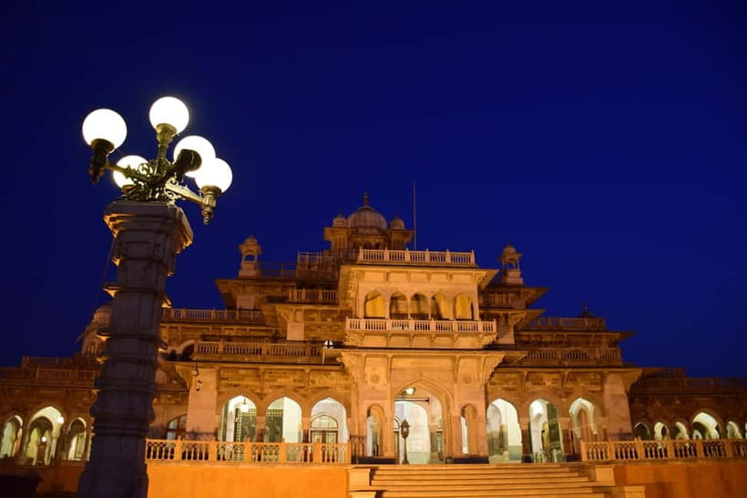 Jaipur: City Night Tour with Patrika Gate & Masala Chowk Tea - Hawa Mahal under the lights