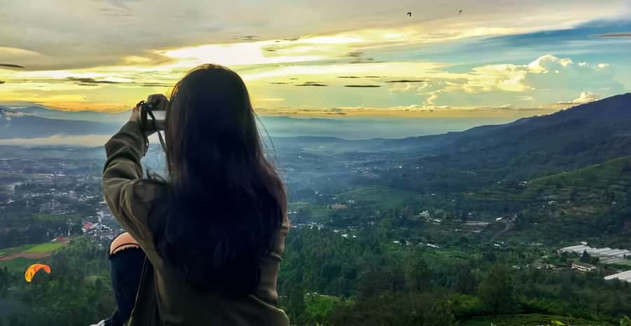 Jakarta: Paragliding on Top Mountain & Tea Plantation - What the tandem flight feels like for a first-timer