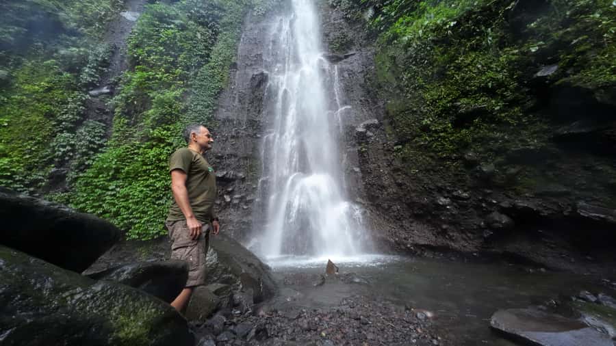 Jakarta: Waterfalls, Volcano, White Crater, Tea, Hot Spring - White Crater changes the color of the day
