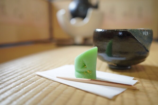 Japan's Customs of Ikebana Art, Tea Ceremony & Kimono Welcome - Watching a professional create an ikebana arrangement