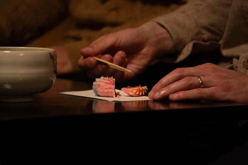Kanazawa: Kenrokuen Tea Ceremony Experience - Kenrokuen is part of the setting, not the view